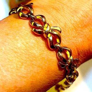 Vintage Crown Trifari Gold Bow Bracelet